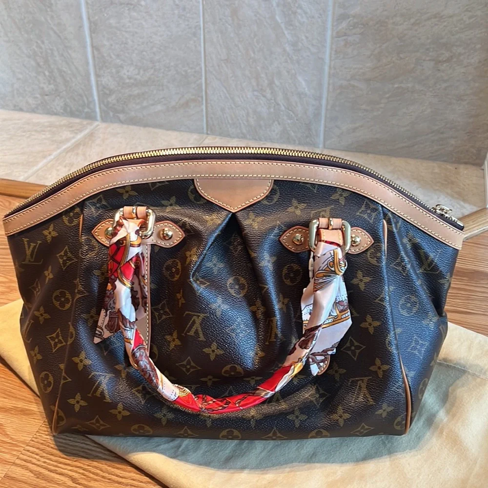 Gorgeous Louis Vuitton Tivoli bag